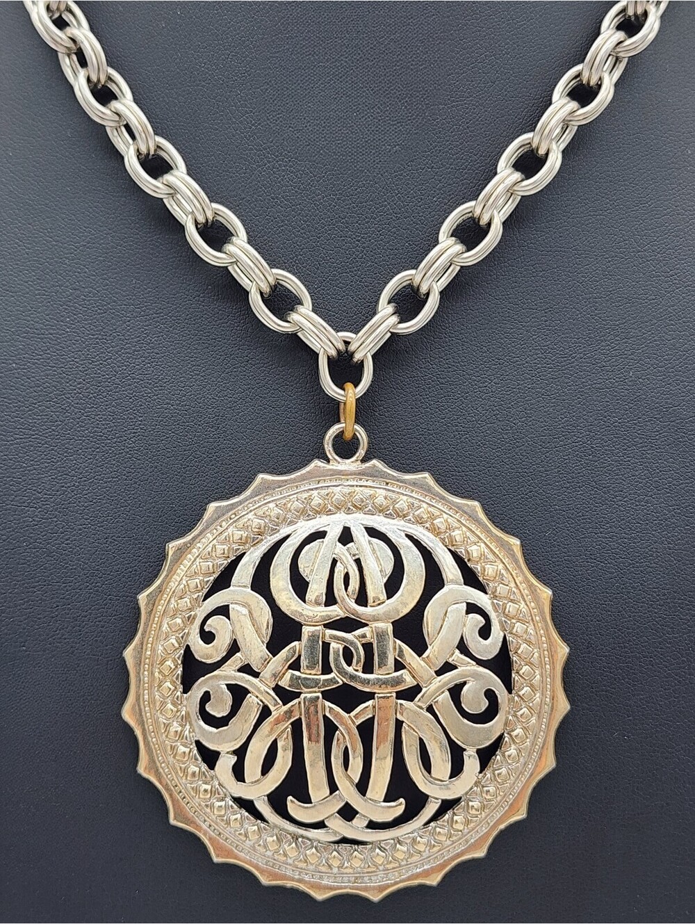 Vintage Monet Gold Medallion Necklace 1970s Arabic Inspired Pendant Chunky Chain - Picture 4 of 11